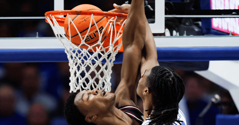 Otega Oweh throws down vicious dunk on Texas A&M